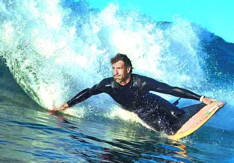 «Tras el accidente solo pensaba en no morirme, el surf ha sido mi terapia»